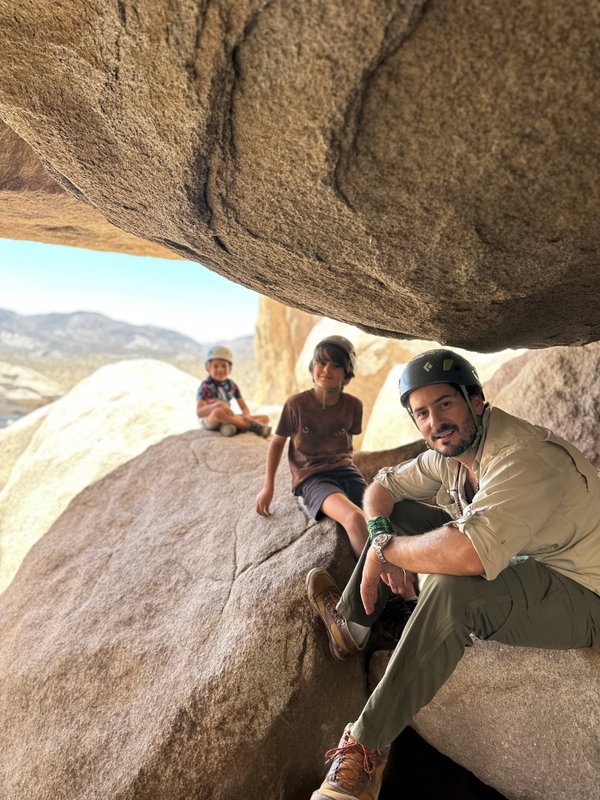 Summit_Climbing_Guides_Joshua_Tree_National_Park_Rock_Climbing_Caves_And_Corridors_Chasm_Family.jpg.jpg
